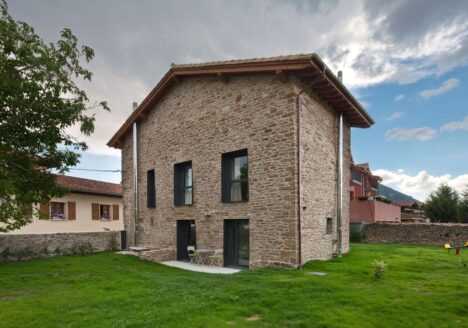 Proyecto Rehabilitación inmueble como casa rural (Salinas de Ibargoiti, Navarra) 01